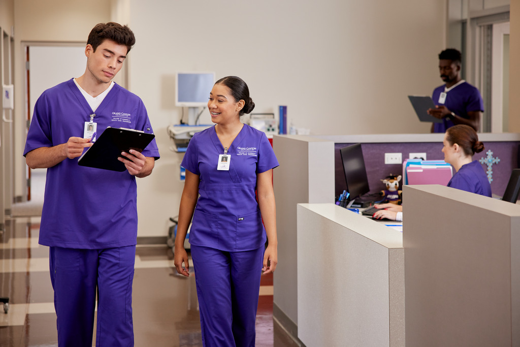 ABSN students talking in the hallway of a hospital