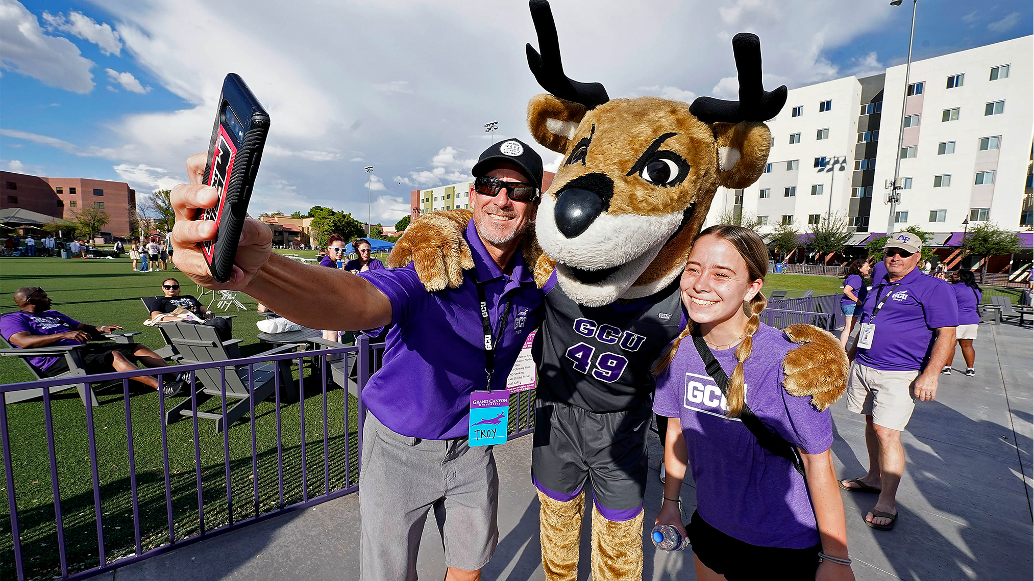 Student and father taking a selfie with Thunder the mascot
