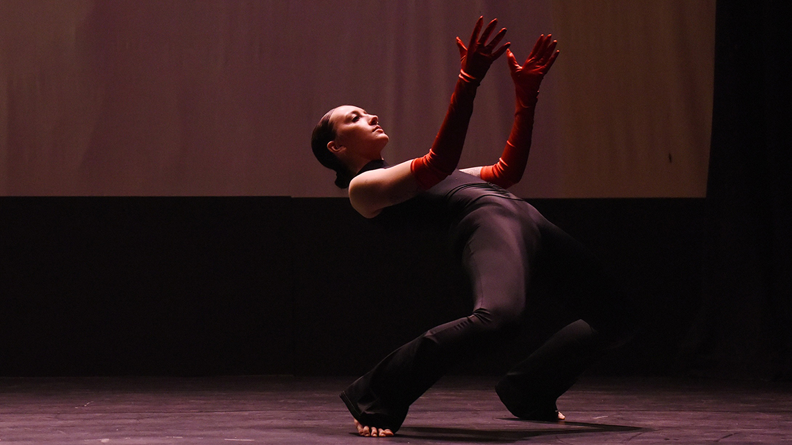 Kiera in a contortionist like bended movement in Intertwine dance performance